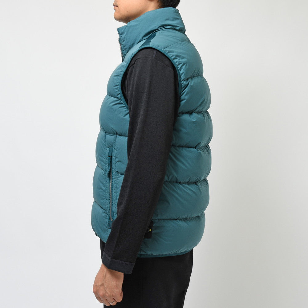 STONE ISLAND(ストーンアイランド) ガーメントダイシームレスダウンベスト 79-15G-14-28