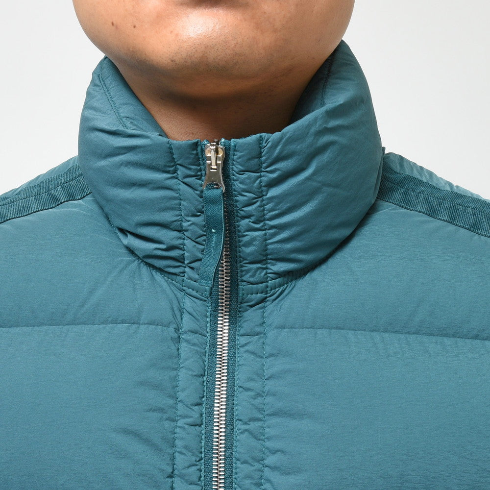 STONE ISLAND(ストーンアイランド) ガーメントダイシームレスダウンベスト 79-15G-14-28