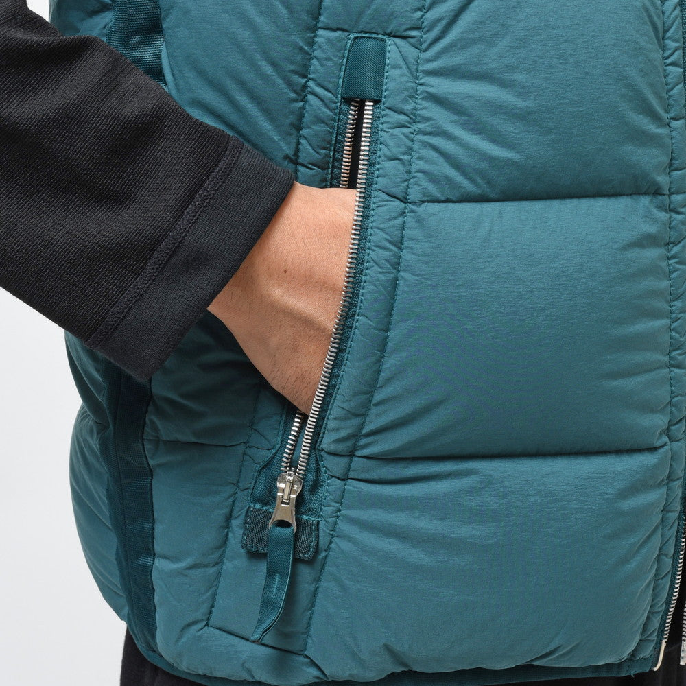 STONE ISLAND(ストーンアイランド) ガーメントダイシームレスダウンベスト 79-15G-14-28