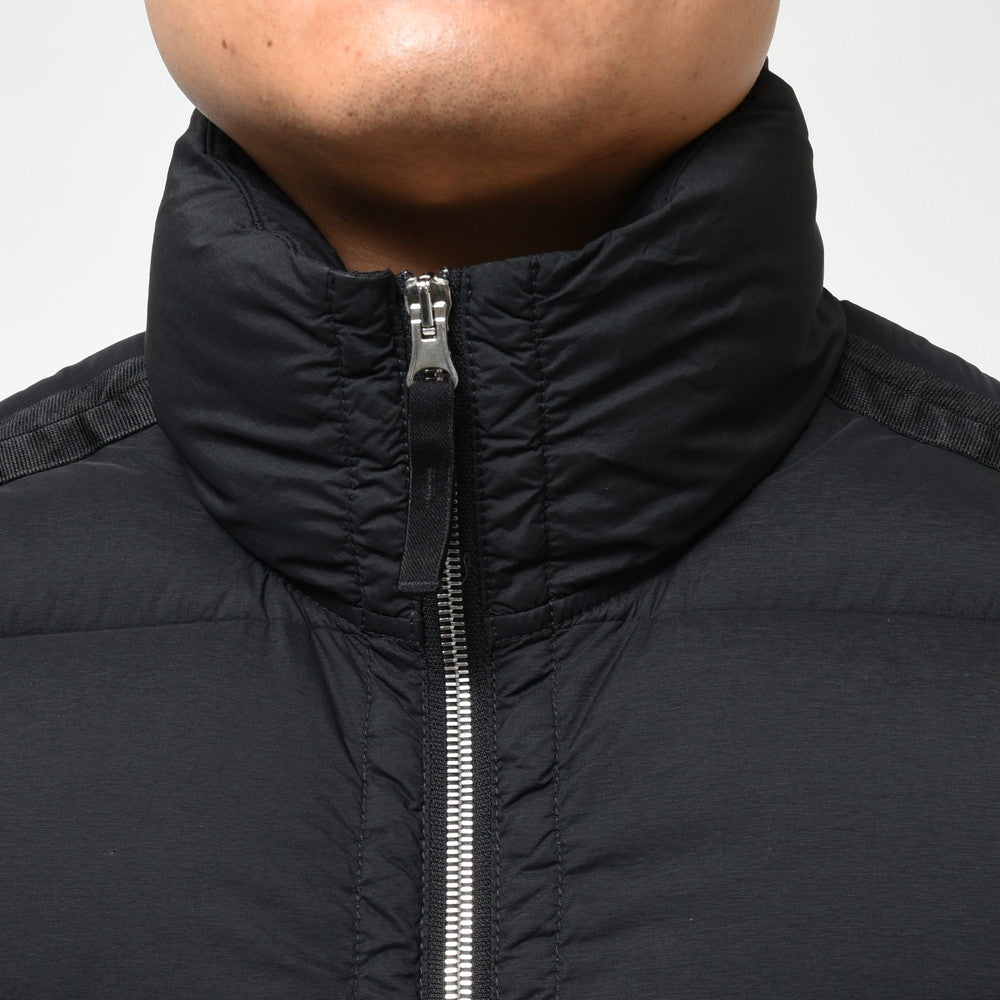STONE ISLAND(ストーンアイランド) ガーメントダイシームレスダウンベスト 79-15G-14-28