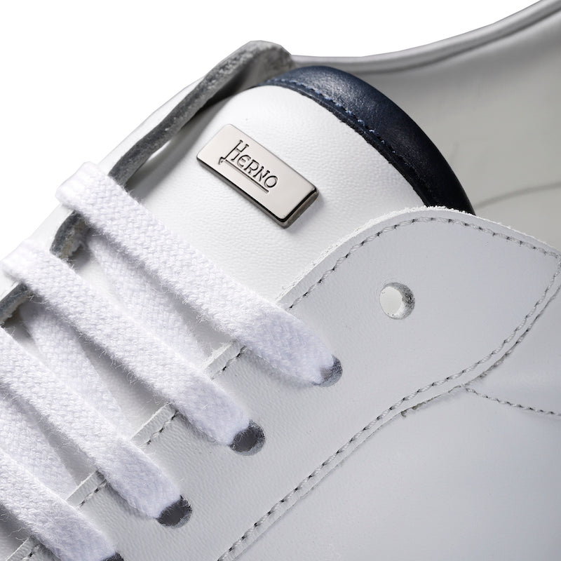 ヘルノ / レースアップ レザースニーカー(モノグラム柄入り)/ホワイト×ネイビー/SH001UM-SHOE6+12600W