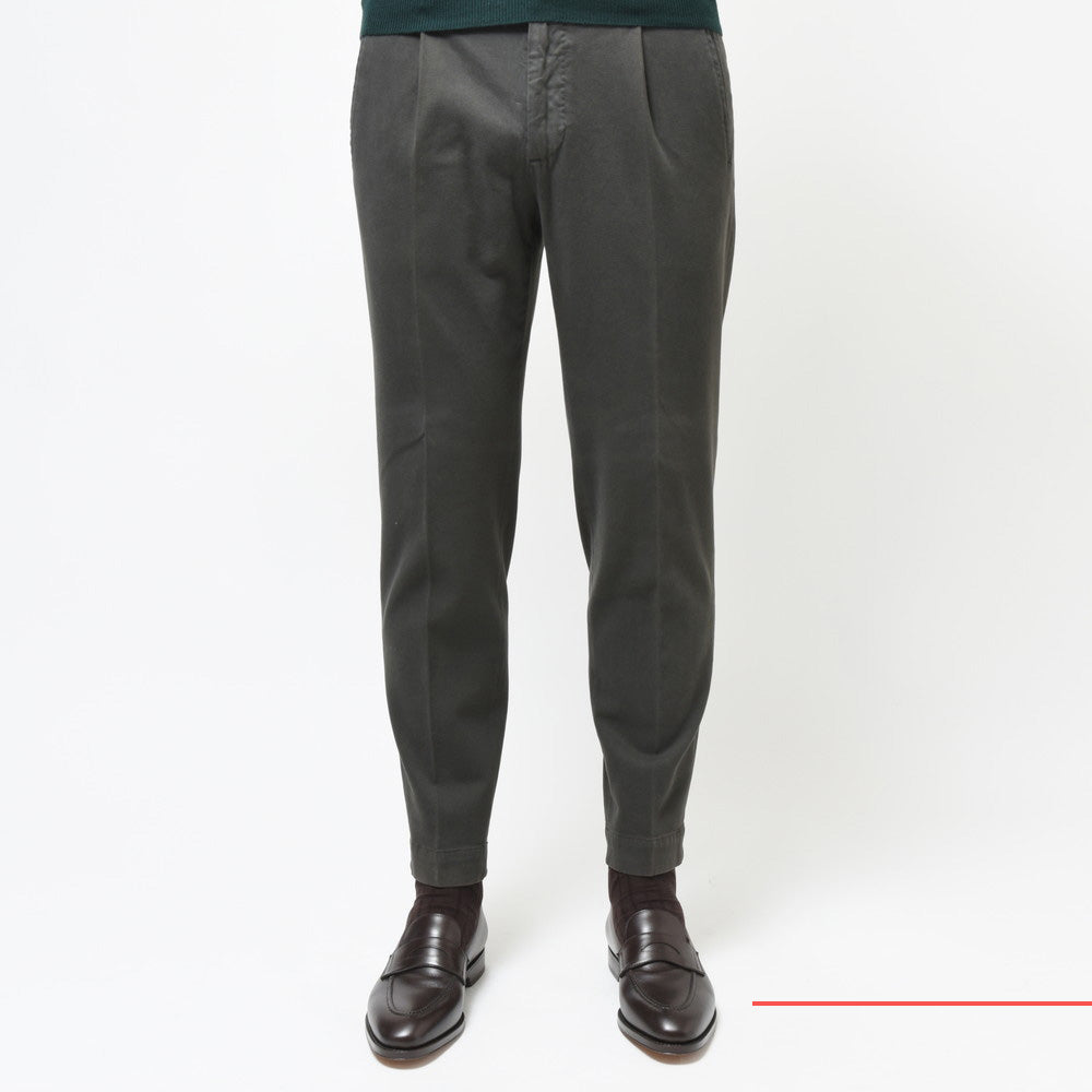 INCOTEX(インコテックス) TAPERED FIT ガーメントダイコトンストレッチソフトギャバジン1プリーツテーパードクロップドパンツ 82517