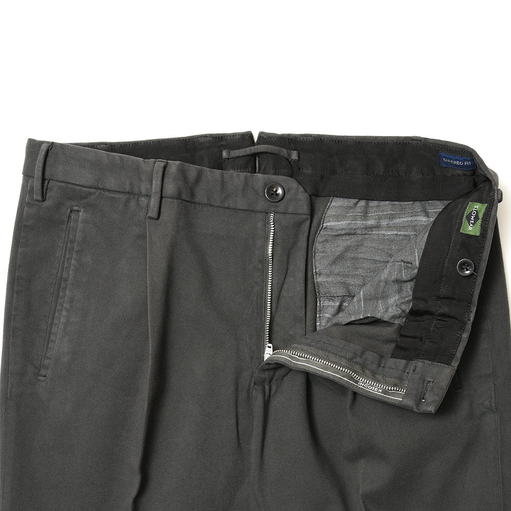 INCOTEX(インコテックス) TAPERED FIT ガーメントダイコトンストレッチソフトギャバジン1プリーツテーパードクロップドパンツ 82517