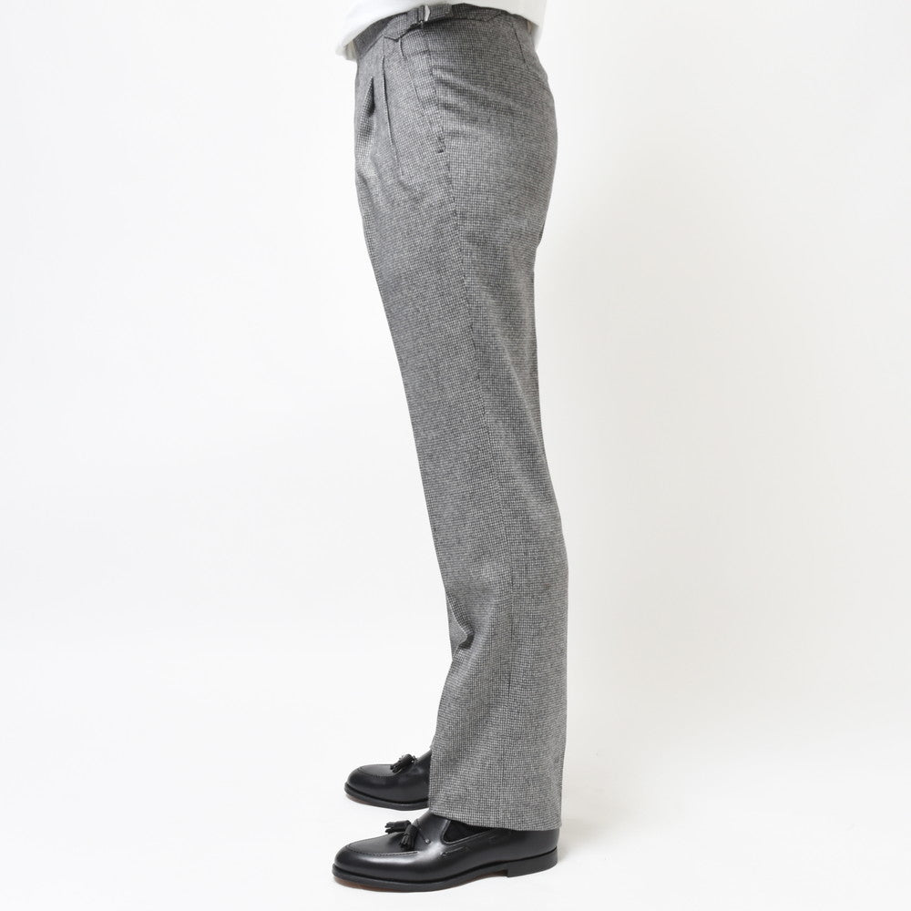 IGARASHI TROUSERS(五十嵐トラウザーズ) ウールフランネルハウンドトゥース2プリーツサイドアジャスターテーパードパンツ IGT/2OUTP/M6400