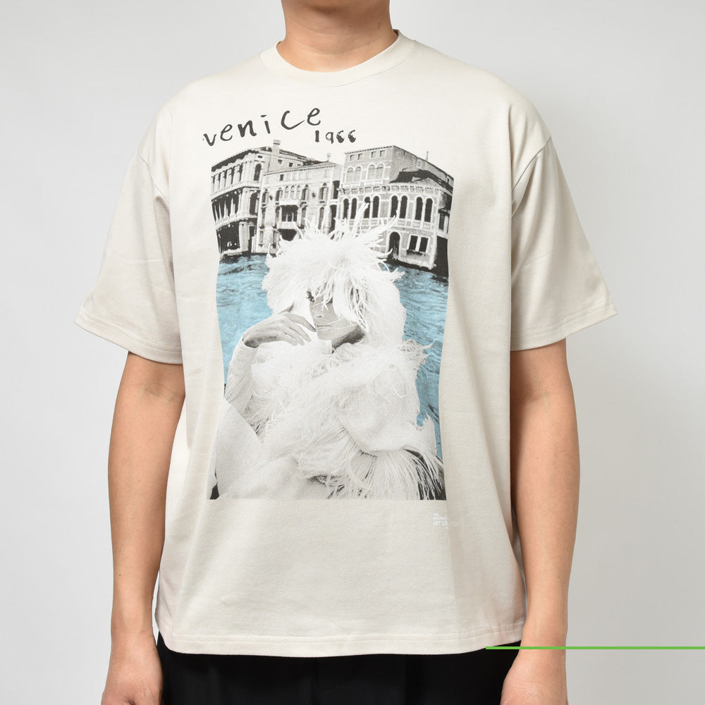 THE INTERNATIONAL ART COLLECTION(ジ インターナショナル アート コレクション) WOMAN IN VEINICE コットンフォトプリントS/Sカットソー