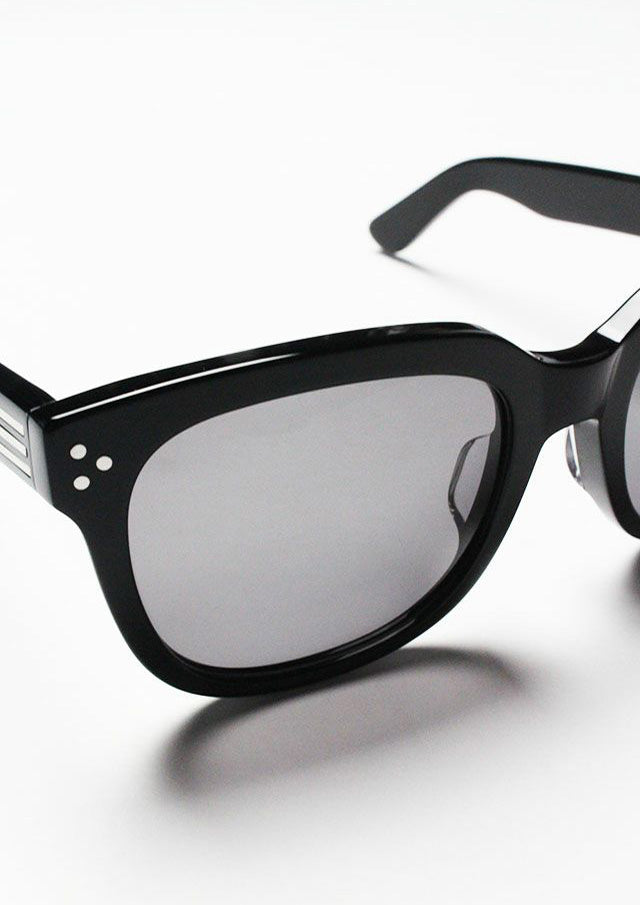 ウノピゥウノウグァーレトレ / RETRO SQUARE SUNGLASS SILVER/MRG524-PLT018
