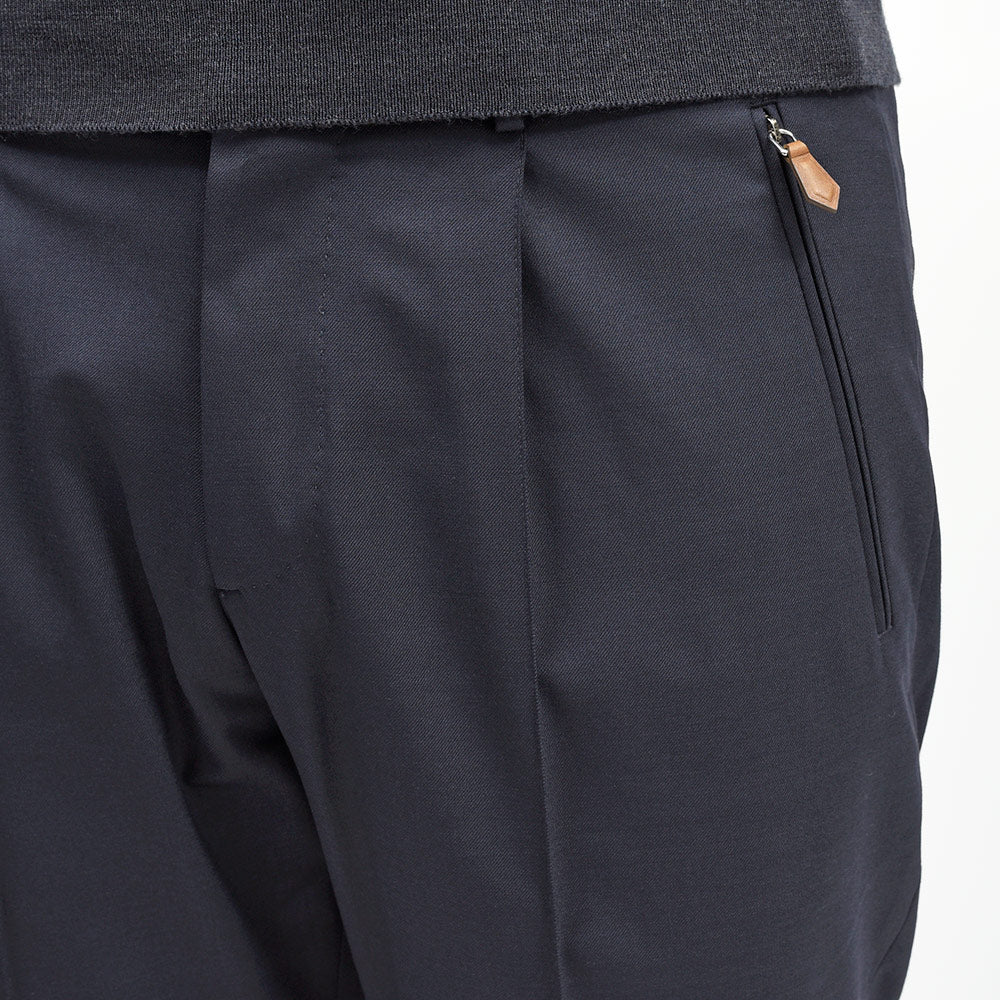 PT TORINO(ピーティー トリノ) NEW BERLIN ウォッシャブルテクノウール ストレッチ サージ 永久クリース 1プリーツパンツ SOFT FIT/VD06