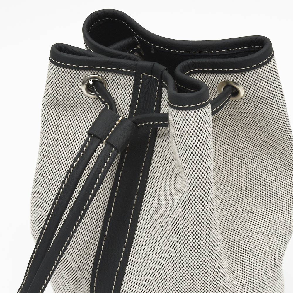 Charles et Charlus(シャルル エ シャルリュス) Escala グレインレザー×キャンバス ドローストリングバッグ