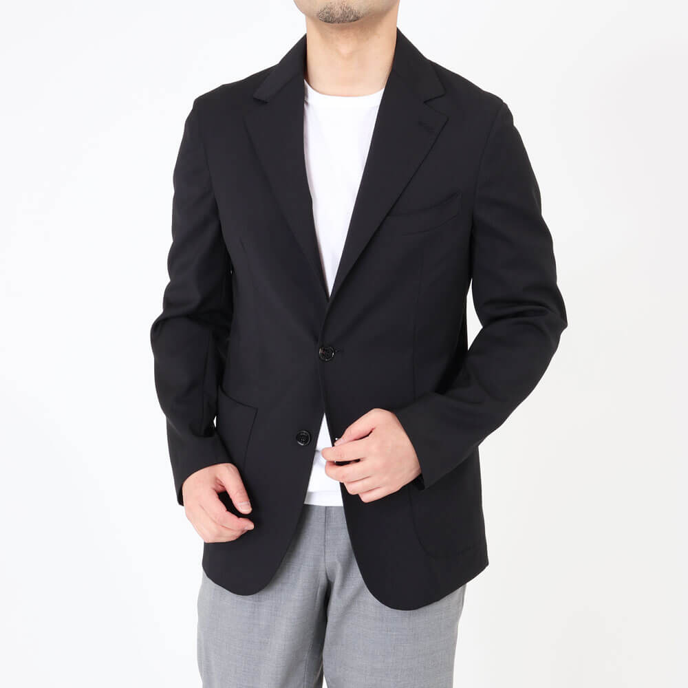 身長167cm・体重62kg/着用サイズ44