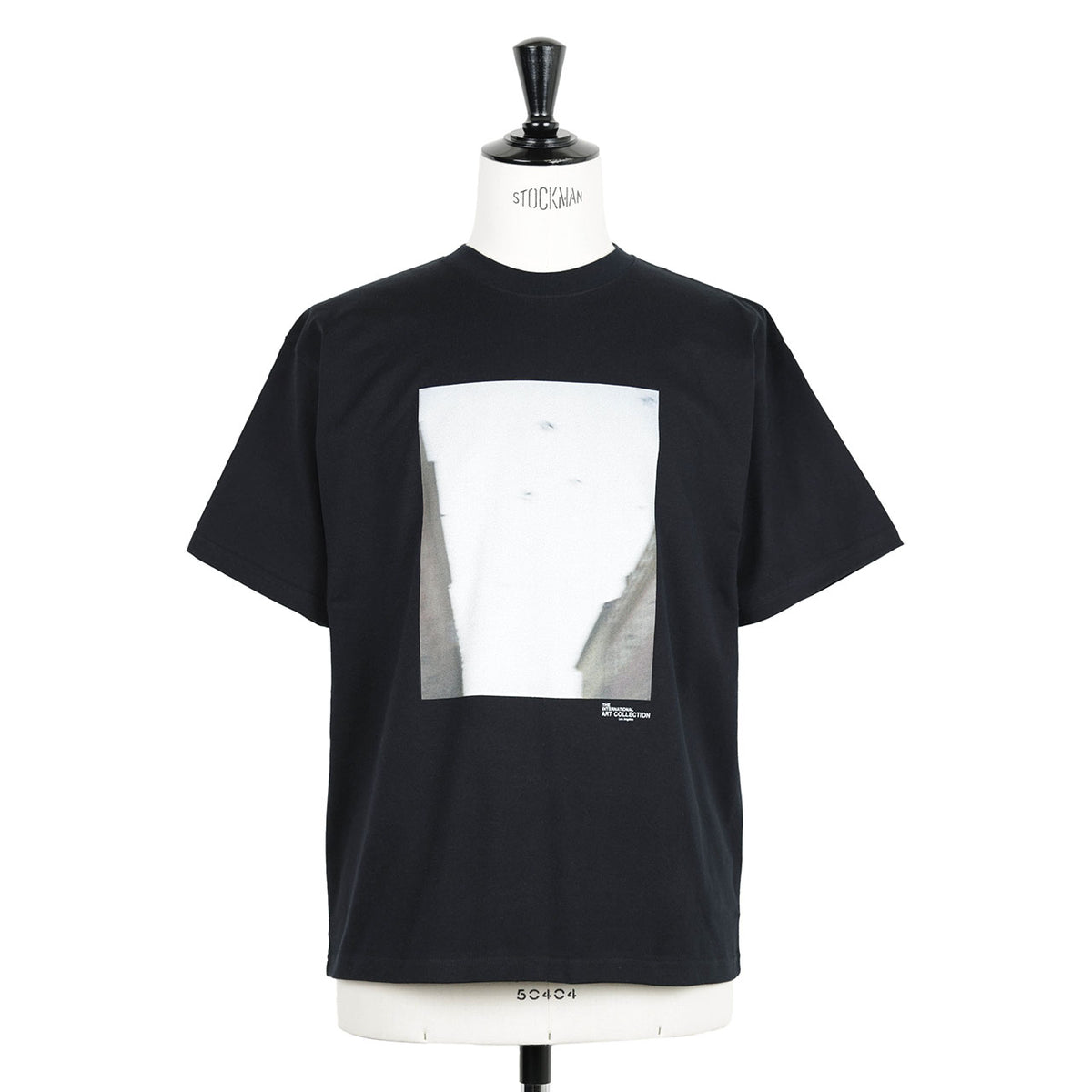 インターナショナルアート コレクション / クルーネック コットン フォトTシャツ / TIAC261-002 / ブラック