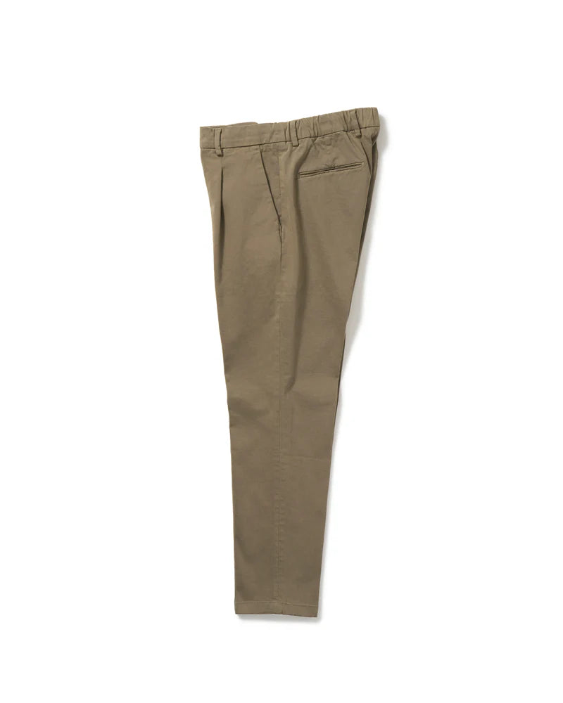 ビーエイブル / RICCARDO(リカルド) 1プリーツ コットンストレッチ シャーリングパンツ / カーキ