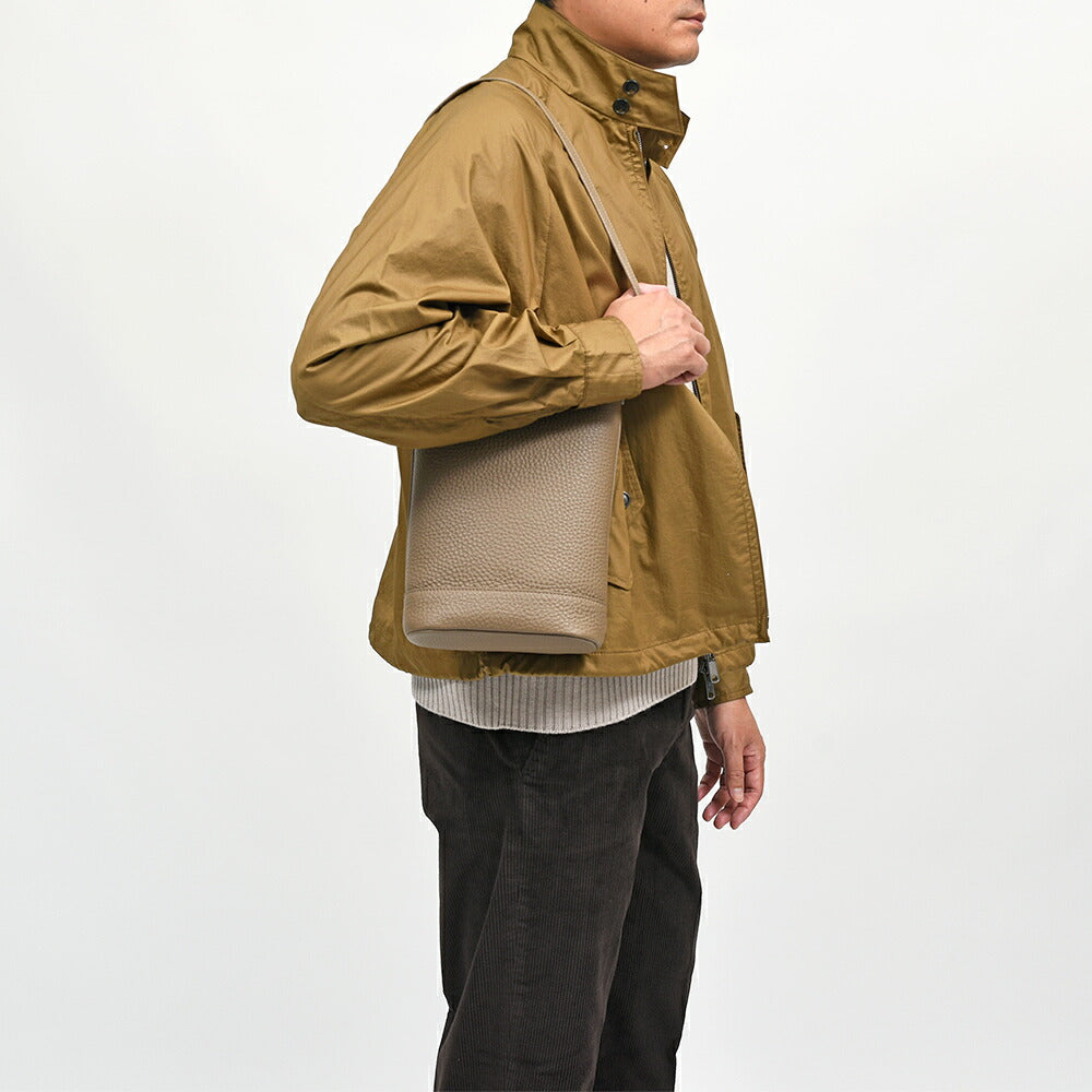 ACATE(アカーテ)VIALE カーフ シュリンクレザー コンパクトバケットバッグ