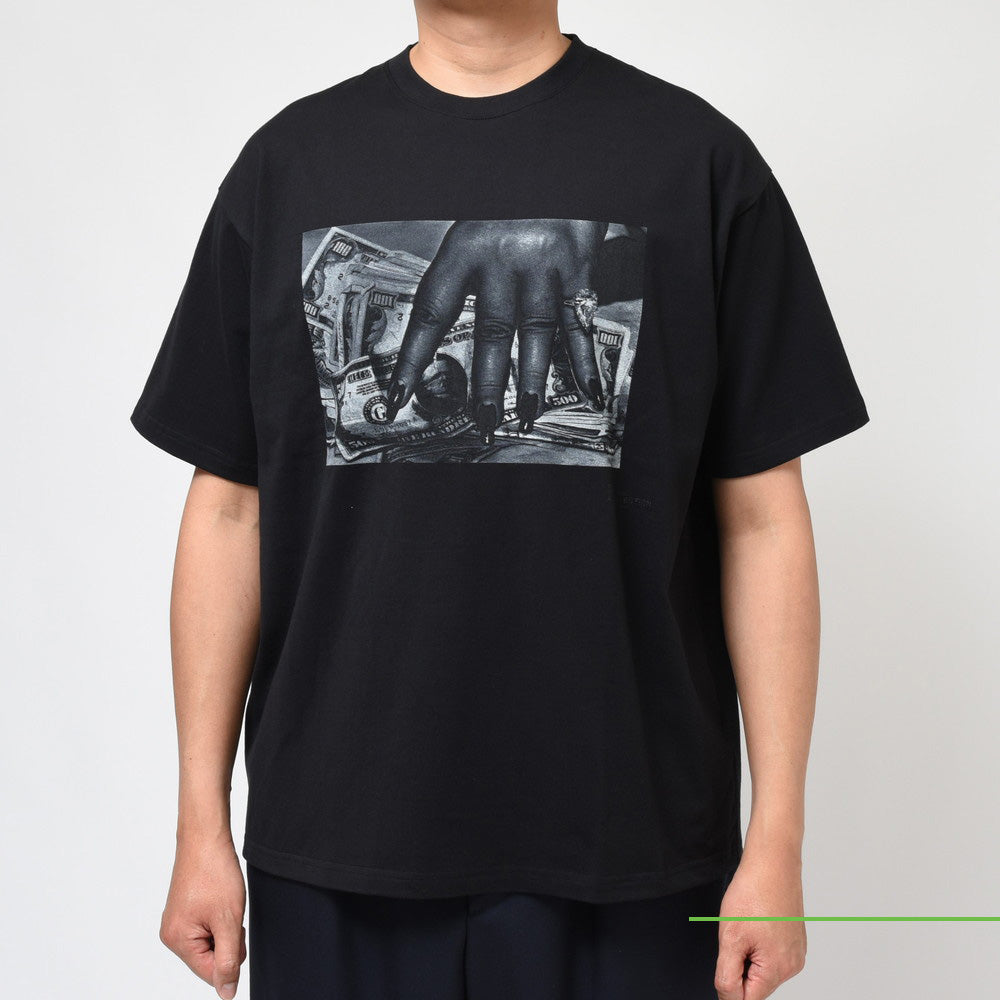 THE INTERNATIONAL ART COLLECTION(ジ インターナショナル アート コレクション) FAT HAND AND DOLLARS コットンフォトプリントS/Sカットソー