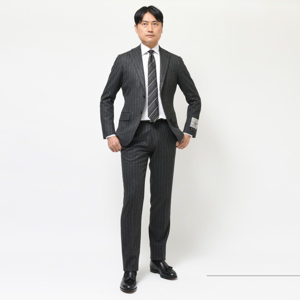 guji（グジ） ウールフランネルチョークストライプ3B1プリーツスーツ(MADE BY RING JACKET / FOX Brothersファブリック使用)