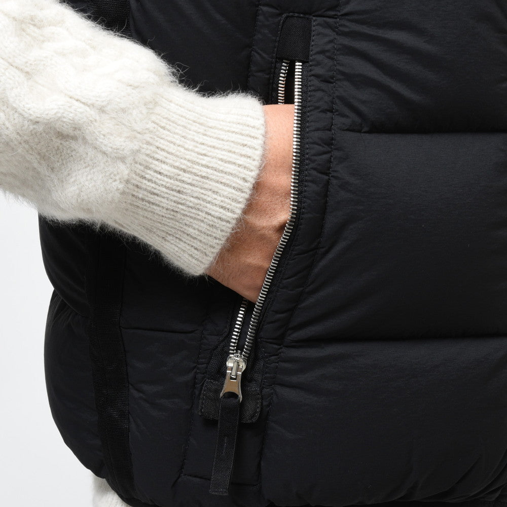 STONE ISLAND(ストーンアイランド) ガーメントダイシームレスダウンベスト 79-15G-14-28