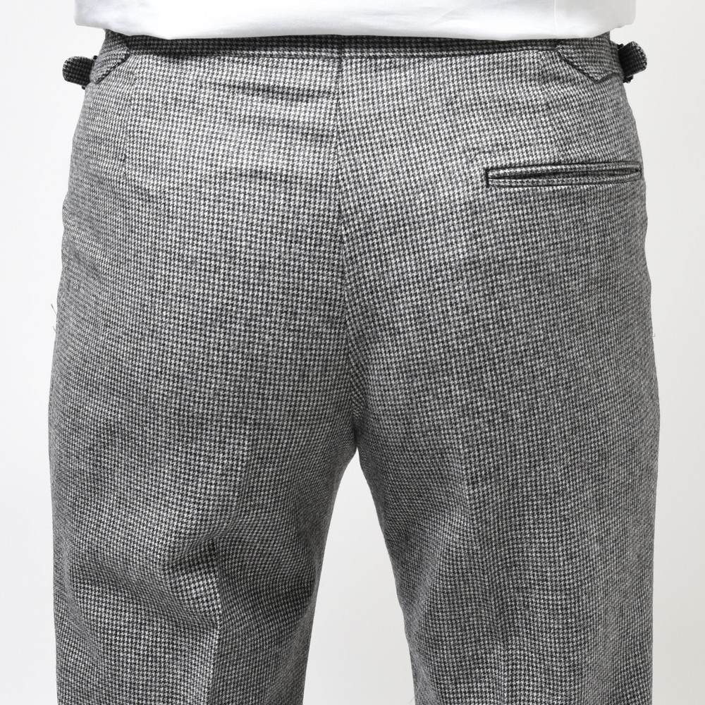 IGARASHI TROUSERS（五十嵐トラウザーズ） ウールフランネルハウンドトゥース2プリーツサイドアジャスターテーパードパンツ IGT/2OUTP/M6400