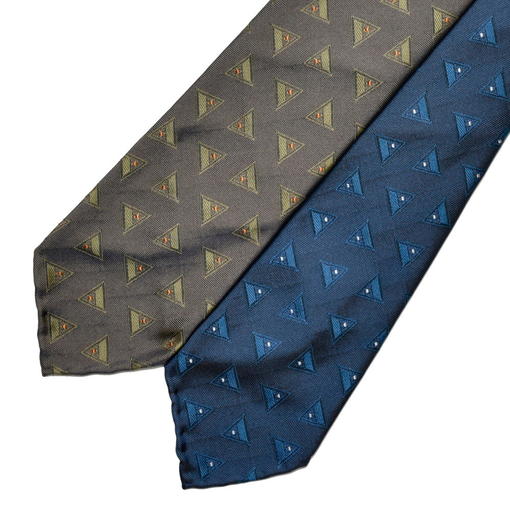 TIE YOUR TIE（タイ ユア タイ） シルクヘリンボーントライアングルジャガードセッテピエゲタイ T972950