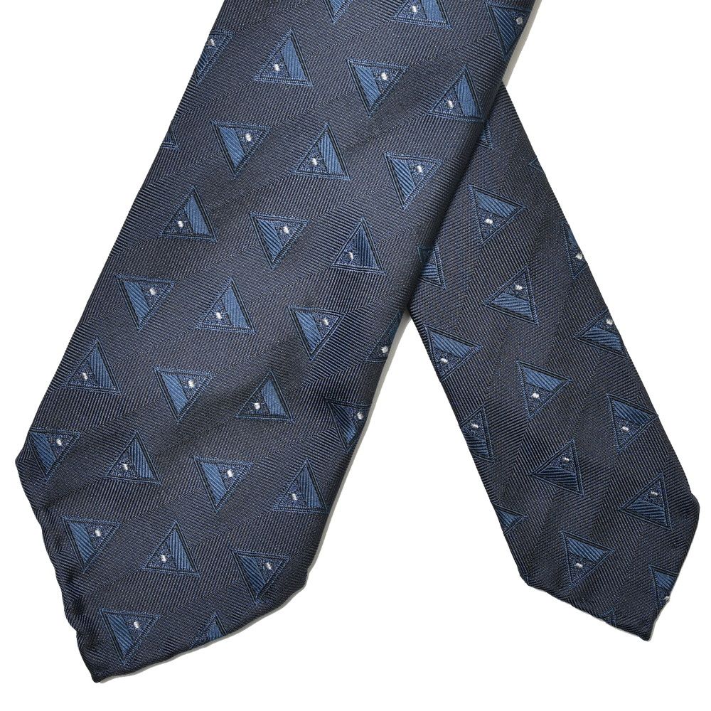 TIE YOUR TIE（タイ ユア タイ） シルクヘリンボーントライアングルジャガードセッテピエゲタイ T972950