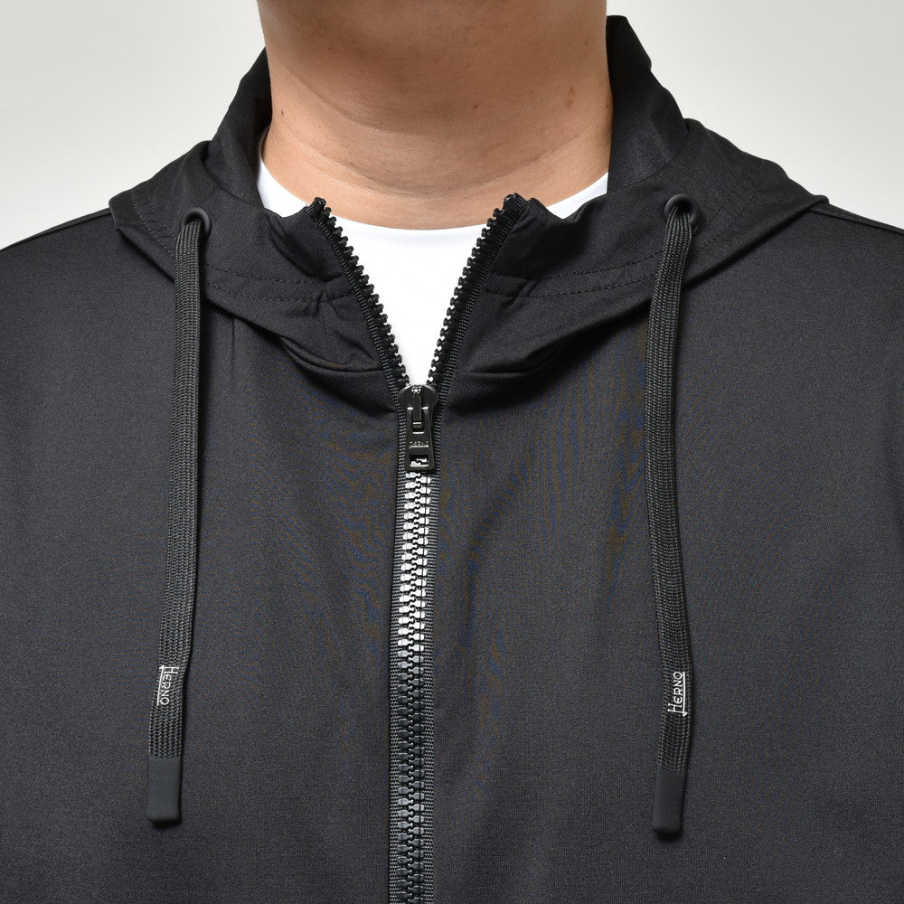 HERNO（ヘルノ） ストレッチナイロンジャージジップフーディー JC000038U-12588S