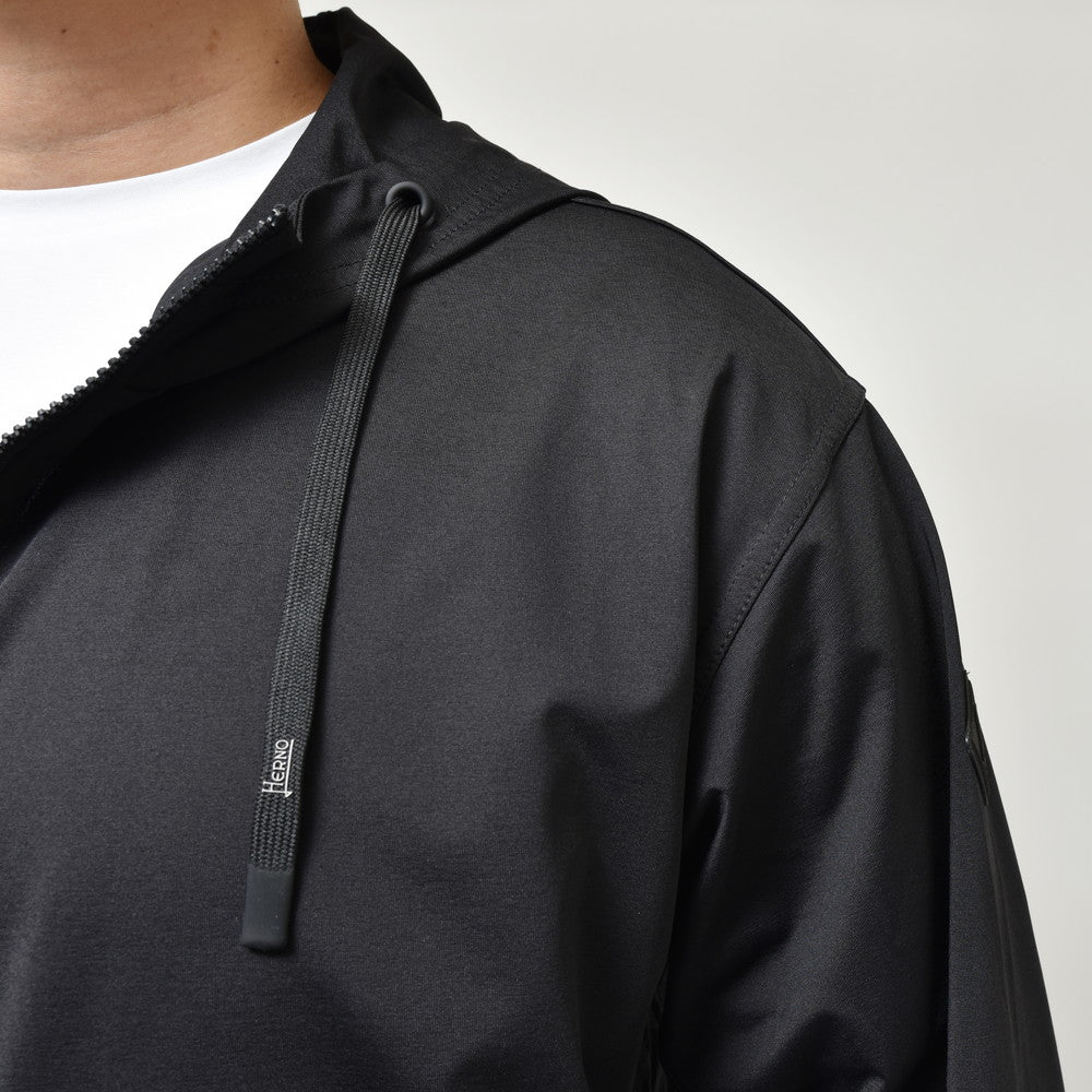 HERNO（ヘルノ） ストレッチナイロンジャージジップフーディー JC000038U-12588S