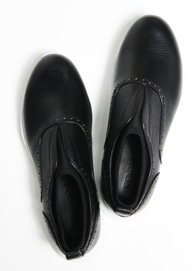 ウノピゥウノウグァーレトレ / CLASSIC NEO SLIP ON/MRG567-COW138