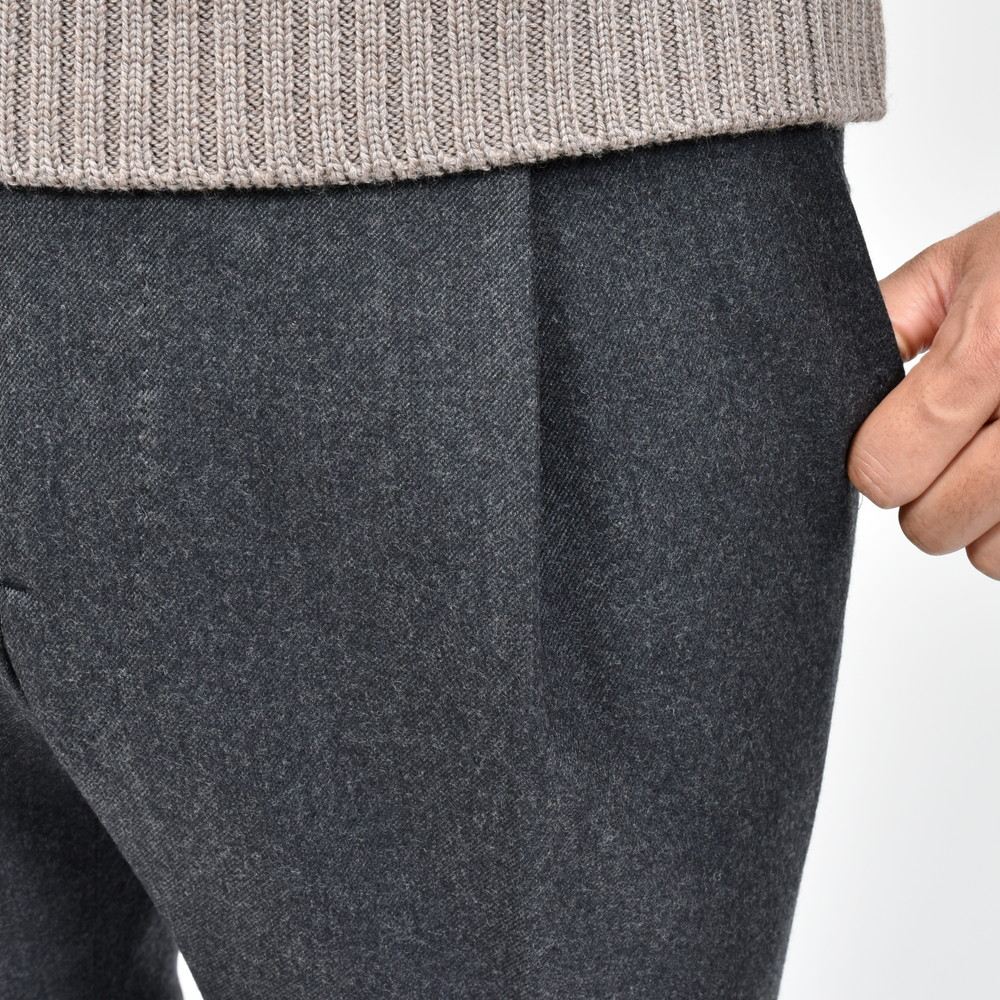 IGARASHI TROUSERS（五十嵐トラウザーズ） ストレッチウールサキソニー1プリーツスリムテーパードパンツ IGT/1OUTP/08500000134