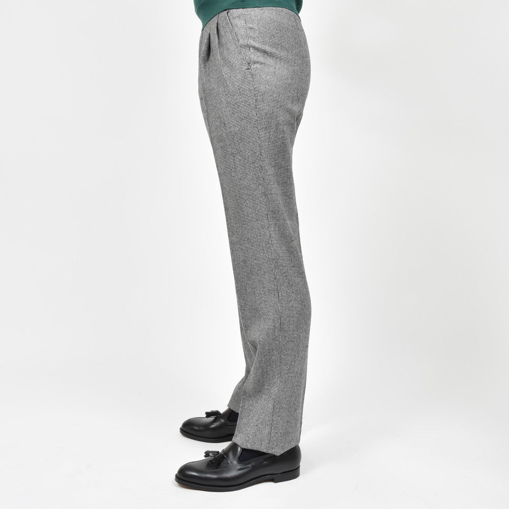 IGARASHI TROUSERS（五十嵐トラウザーズ） ウールフランネルハウンドトゥース2プリーツサイドアジャスターテーパードパンツ IGT/2OUTP/M6400