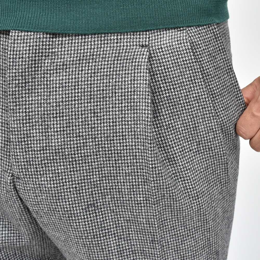IGARASHI TROUSERS（五十嵐トラウザーズ） ウールフランネルハウンドトゥース2プリーツサイドアジャスターテーパードパンツ IGT/2OUTP/M6400