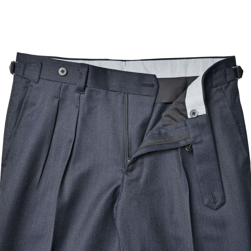 garoh（ガロウ） pants02 ウールカバートクロス2プリーツサイドアジャスターテーパードパンツ
