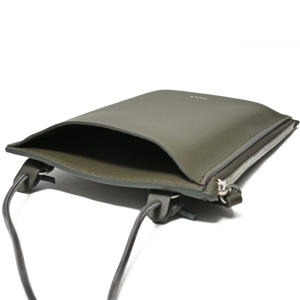 FARO（ファーロ） スムースレザースマートフォンショルダーバッグ Calma Phone Shoulder Zip/F2337G302