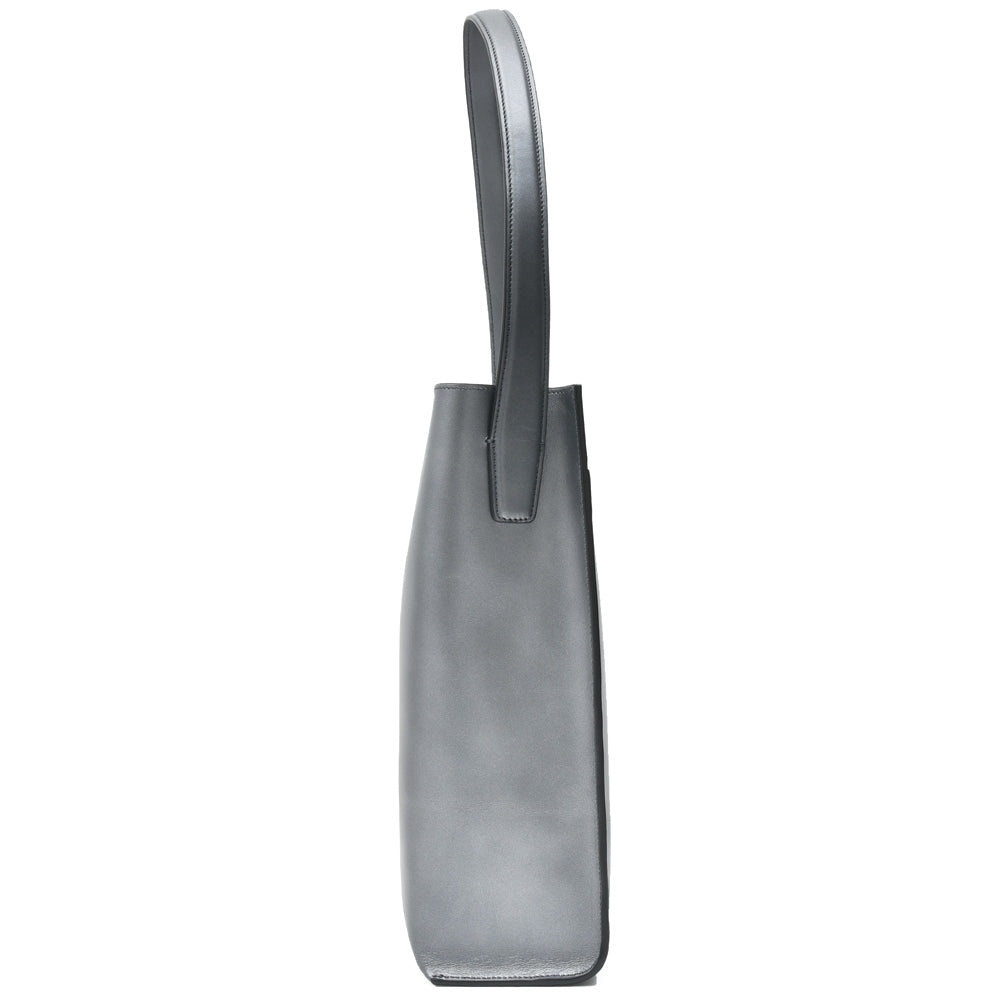 FARO（ファーロ） スムースレザーショルダーバッグ Calma Shoulder Medium/F2431B503