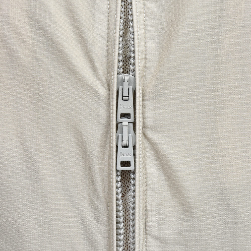 HERNO（ヘルノ） ウォーターレペレントライトウェイトナイロンフーディーブルゾン（パッカブル） GI000486U-12686