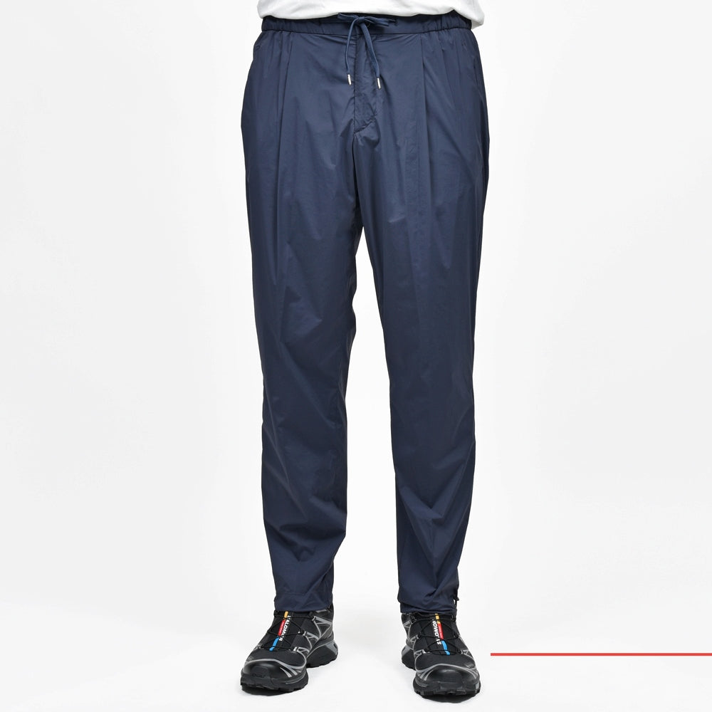 HERNO（ヘルノ） RESORTリゾート ストレッチナイロン1プリーツシャーリングパンツ(パッカブル) PT00002UR-12431SZ