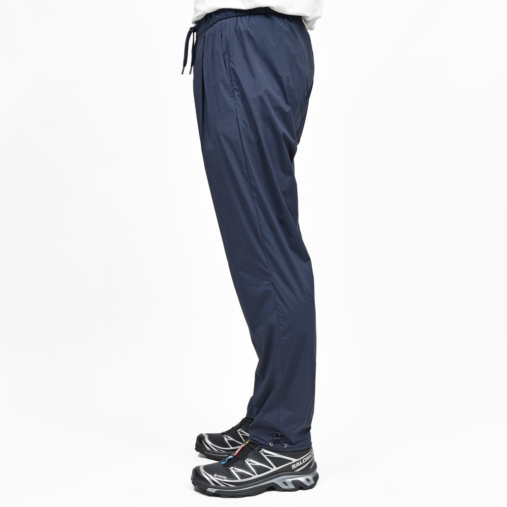 HERNO（ヘルノ） RESORTリゾート ストレッチナイロン1プリーツシャーリングパンツ(パッカブル) PT00002UR-12431SZ