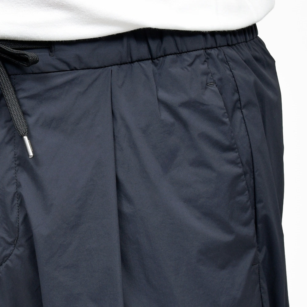 HERNO（ヘルノ） RESORTリゾート ストレッチナイロン1プリーツシャーリングパンツ(パッカブル) PT00002UR-12431SZ