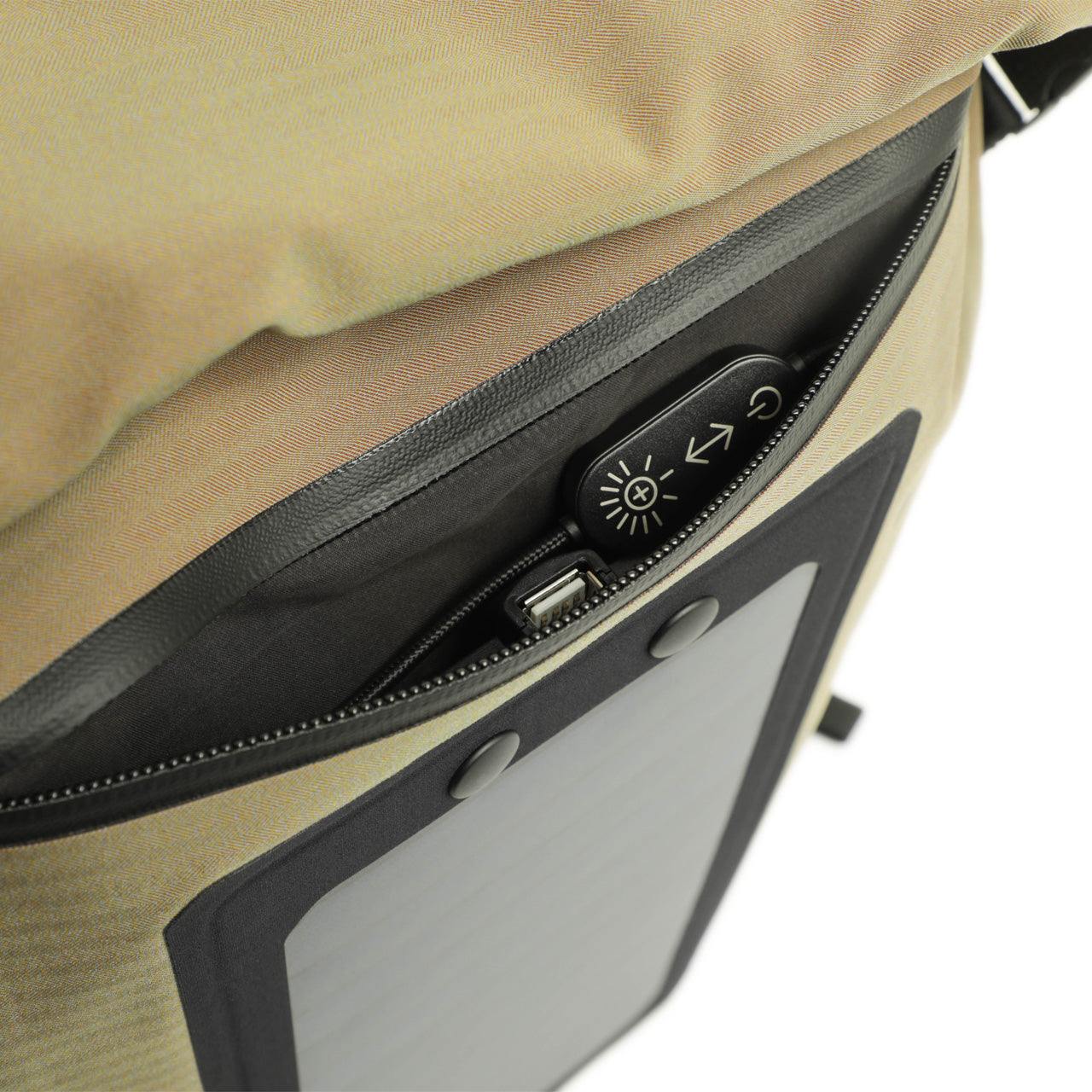 シーズ / ソラーロ ナイロン ポリエステル シームレス リュック / AZ033 TN320 MISSION LED / カーキ