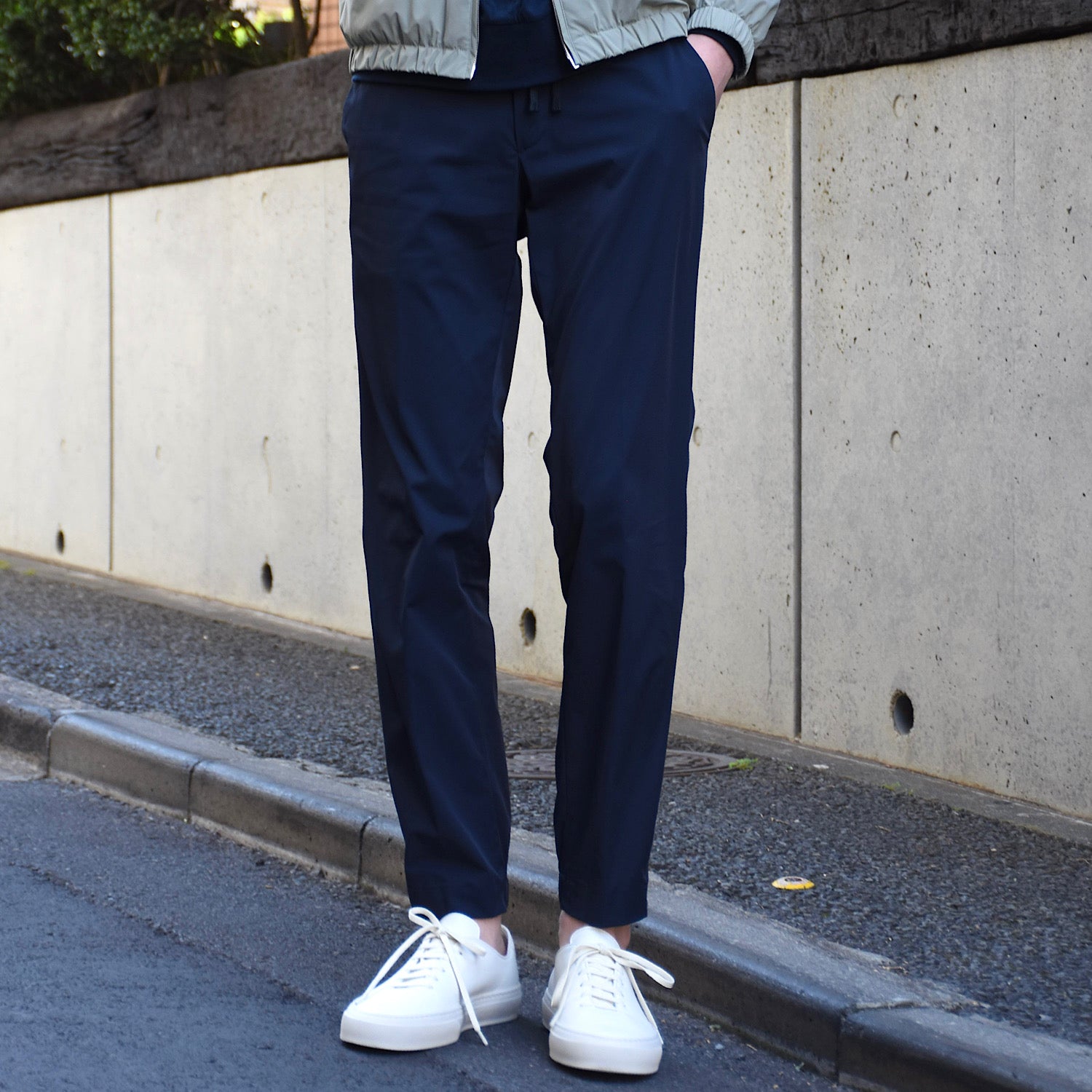 インコテックス / ストレッチ ナイロン ノープリーツ 裾シャーリングパンツ(ZIPポケット付き)/SLIM FIT/1TS001 9456A