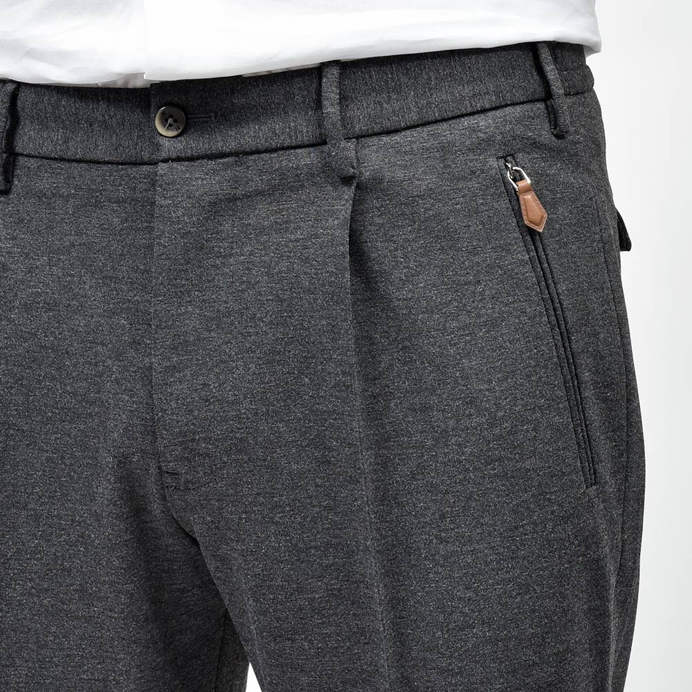 PT TORINO（ピーティー トリノ）<br>NEW BERLIN ストレッチテックジャージー 永久クリース 1プリーツパンツ SOFT FIT/VD01