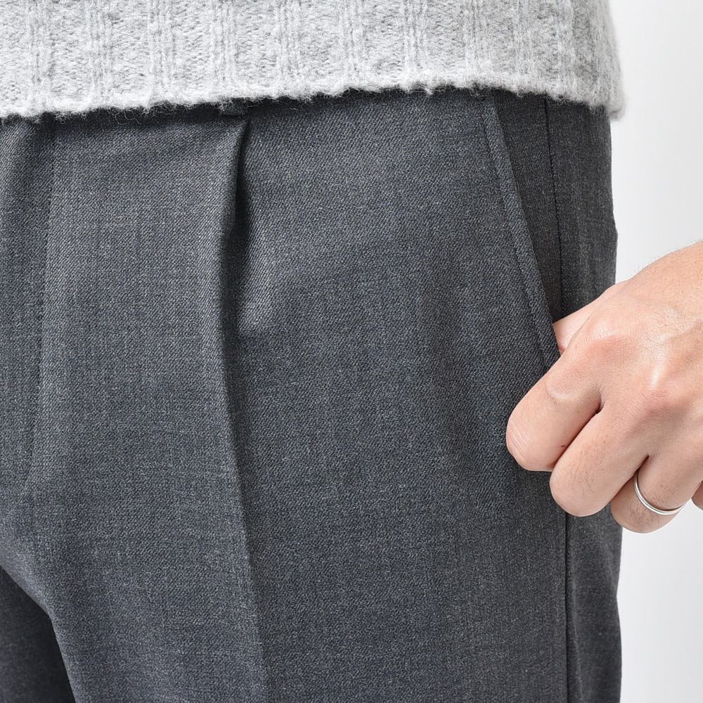 B.R.ONLINE - Style Web Magazine & Online Shop | ビー・アール・オンライン | BERWICH （ベルウィッチ）<br>BERTO テクノウール1プリーツバックシャーリングテーパードパンツ BN3000X